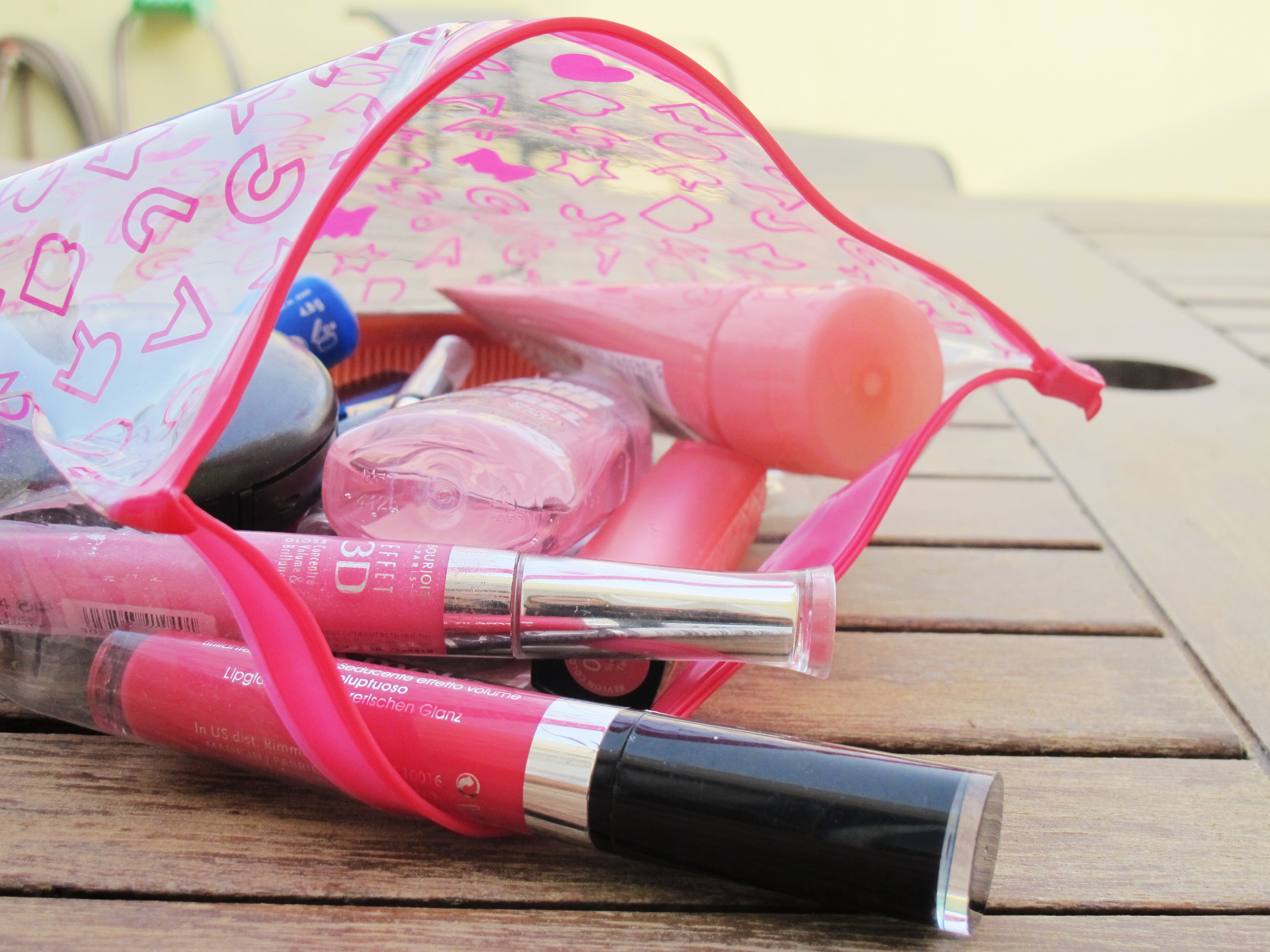 The in-car emergency makeup bag