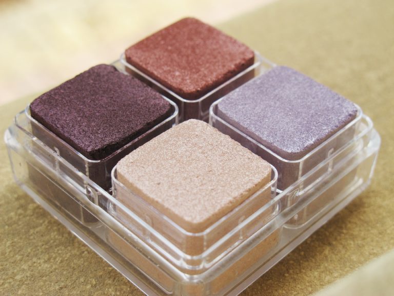 The Body Shop Lily Cole Shimmer Cubes