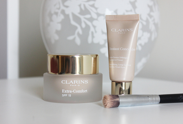 Simone Loves Makeup Clarins Extra Comfort Foundation Instant